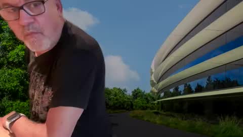 Snapshot of eddelmar chatting on 10.19.25 eddelmar online show from 10.19.25