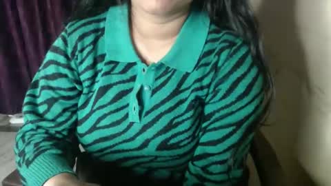 Snapshot of edin_rose chatting on 11.29.25 Edin online show from 11.29.25