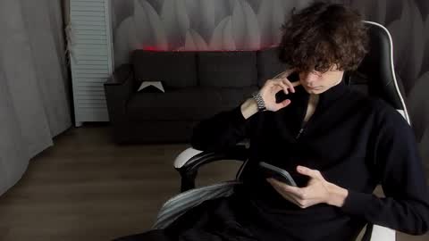 Snapshot of edvardblare chatting on 10.10.25 edvardblare online show from 10.10.25