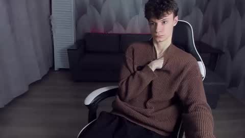 Snapshot of edvardblare chatting on 10.19.25 edvardblare online show from 10.19.25