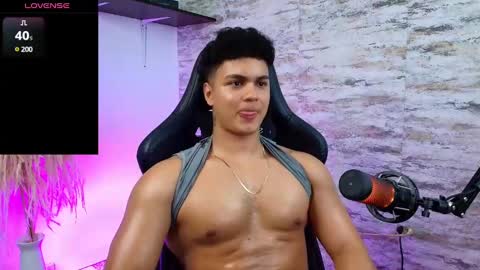 Snapshot of edward__clarck chatting on 01.27.25 EDWARD CLARCK online show from 01.27.25