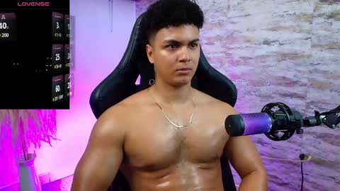 Snapshot of edward__clarck chatting on 01.28.25 EDWARD CLARCK online show from 01.28.25