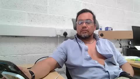 Snapshot of edwill13 chatting on 04.27.26 EdM online show from 04.27.26