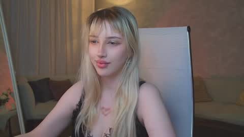 Snapshot of eevamarie chatting on 03.27.26 EVA NON NUDE online show from 03.27.26