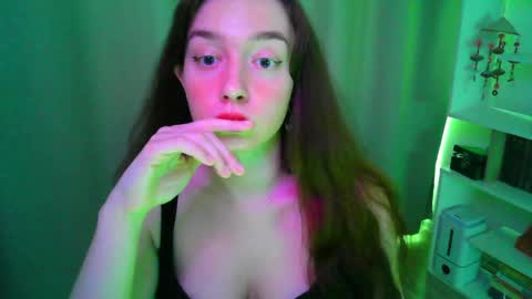 Snapshot of effie_balconii chatting on 05.10.26 effie_balconii online show from 05.10.26