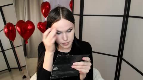 Effie Mur online show from 02.10.26