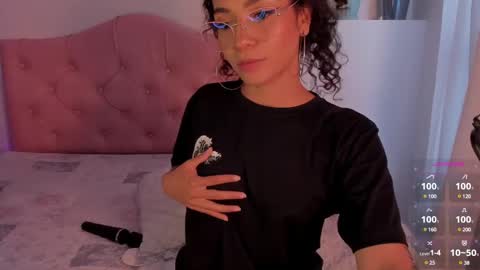 Snapshot of effy_cb chatting on 12.20.24 effy online show from 12.20.24