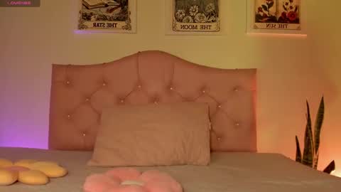 Snapshot of effy_cb chatting on 10.21.25 effy online show from 10.21.25