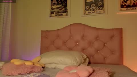 Snapshot of effy_cb chatting on 10.31.25 effy online show from 10.31.25