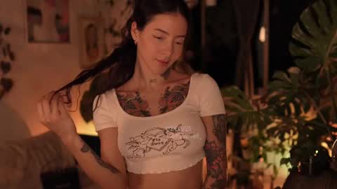 Snapshot of effylowell_ chatting on 03.04.25 Effy online show from 03.04.25