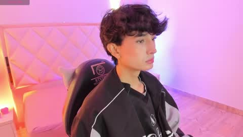 Snapshot of eidan_tay chatting on 04.01.26 eidan_tay online show from 04.01.26