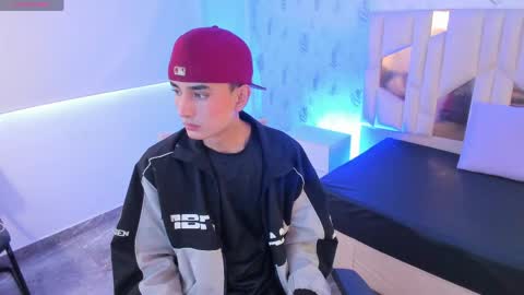 Snapshot of eidan_tay chatting on 05.19.26 eidan_tay online show from 05.19.26