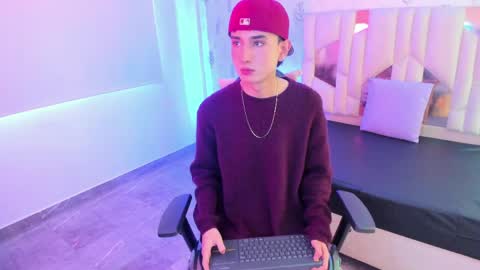 Snapshot of eidan_tay chatting on 05.23.26 eidan_tay online show from 05.23.26