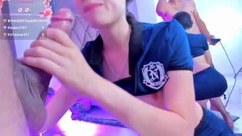 YG COUPLE online show from 09.13.25