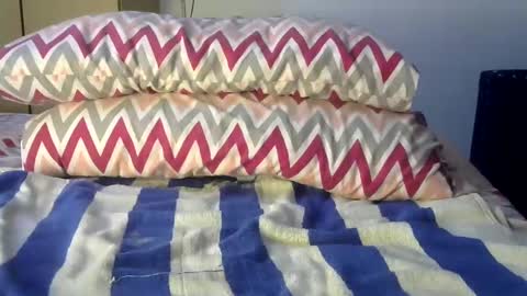 Snapshot of el_petite chatting on 03.09.25 petite online show from 03.09.25