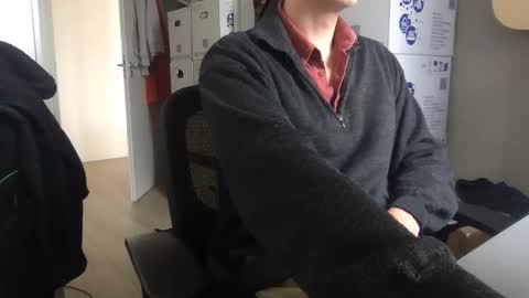 Snapshot of el_thunder chatting on 10.30.25 MrE online show from 10.30.25