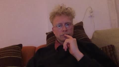 Snapshot of el_thunder chatting on 02.21.26 MrE online show from 02.21.26