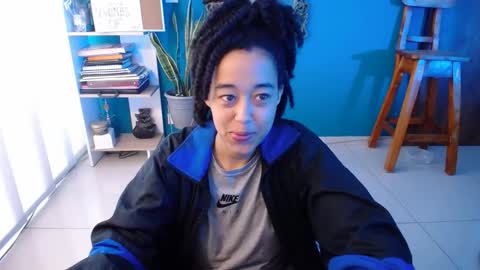 Ela  Help me reach 100 thumbs up online show from 11.19.25