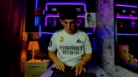 Snapshot of elangiraldo chatting on 08.07.26 Elan Giralon online show from 08.07.26