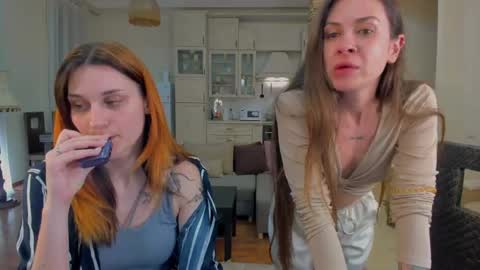 Snapshot of elani_lune chatting on 05.12.26 Elani online show from 05.12.26