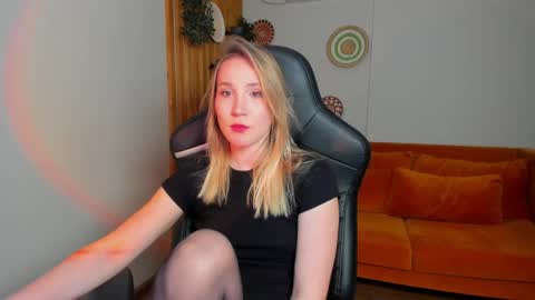 elaravoltage online show from 04.05.26