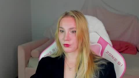 Snapshot of elaravoltage chatting on 05.06.26 elaravoltage online show from 05.06.26