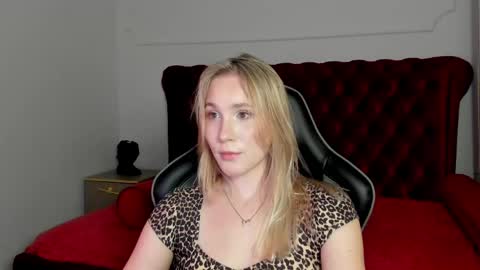 Snapshot of elaravoltage chatting on 05.14.26 elaravoltage online show from 05.14.26