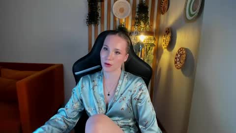 Snapshot of elaravoltage chatting on 06.06.26 elaravoltage online show from 06.06.26