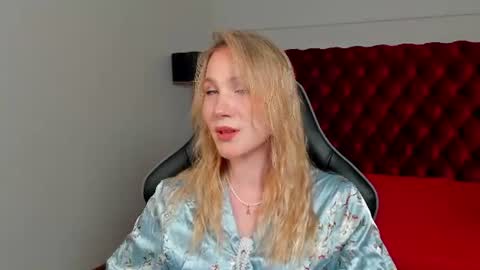 Snapshot of elaravoltage chatting on 07.17.26 elaravoltage online show from 07.17.26
