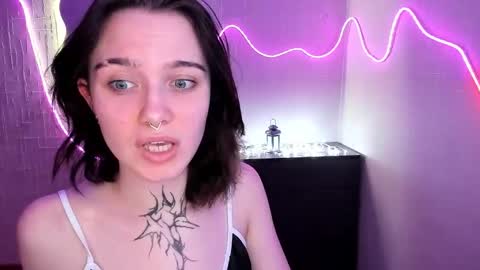 Snapshot of elastikiss chatting on 02.21.26 elastikiss online show from 02.21.26