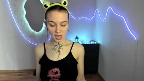 Snapshot of elastikiss chatting on 02.24.26 elastikiss online show from 02.24.26