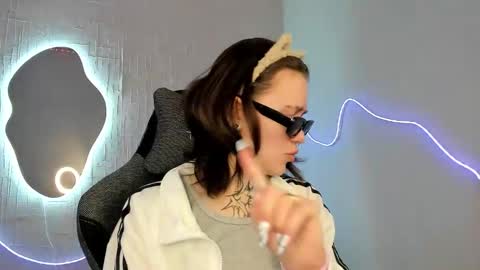 Snapshot of elastikiss chatting on 03.13.26 elastikiss online show from 03.13.26