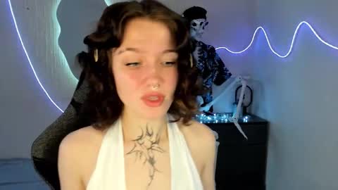 Snapshot of elastikiss chatting on 03.14.26 elastikiss online show from 03.14.26