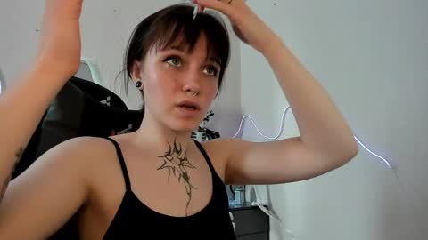 Snapshot of elastikiss chatting on 03.24.26 elastikiss online show from 03.24.26