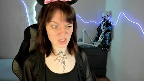 Snapshot of elastikiss chatting on 03.29.26 elastikiss online show from 03.29.26