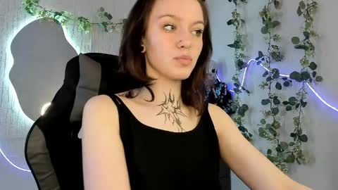 Snapshot of elastikiss chatting on 04.16.26 elastikiss online show from 04.16.26