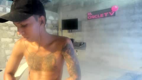 Snapshot of elchicletv chatting on 01.30.25 El CHICLE TV - SHOW online show from 01.30.25