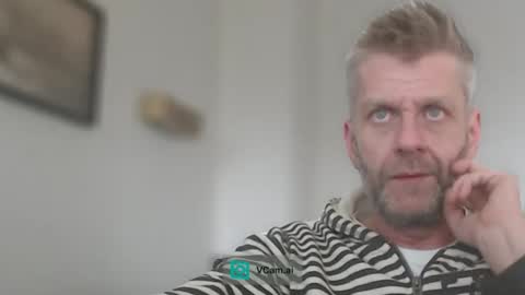 Snapshot of elculiador2207 chatting on 11.09.25 Timm online show from 11.09.25