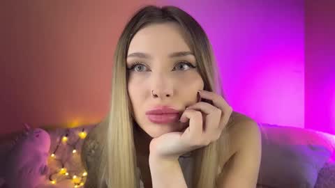 Snapshot of eleanor_rr_ chatting on 10.24.25 Ella online show from 10.24.25