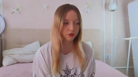 Snapshot of eleanorahurley chatting on 03.22.26 Ill be anything for you online show from 03.22.26