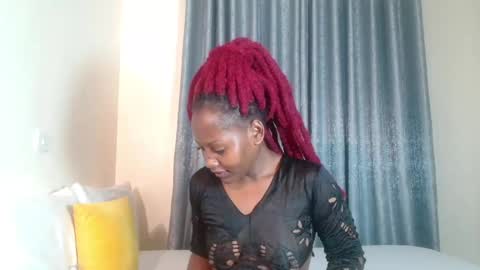 Snapshot of elegant_ebony chatting on 12.21.24 Nika online show from 12.21.24