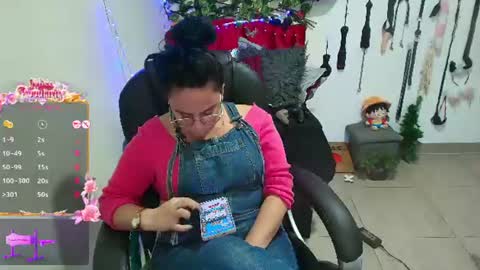 Snapshot of elektra_32 chatting on 06.23.26 elektra online show from 06.23.26
