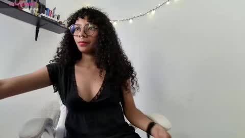 Snapshot of elektra_williams chatting on 01.08.25 elektra_williams online show from 01.08.25