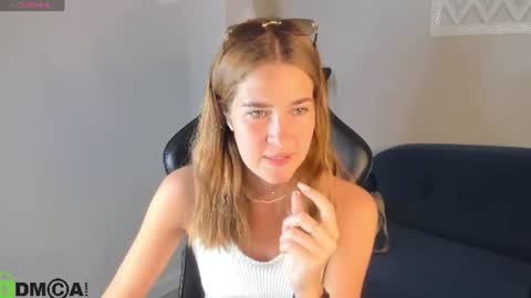 Snapshot of elena_grace chatting on 06.09.26 Jenny online show from 06.09.26