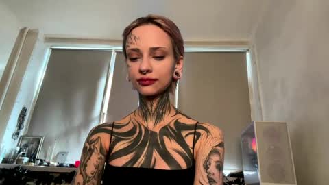 Snapshot of elenacastellani chatting on 04.20.26 Mia online show from 04.20.26
