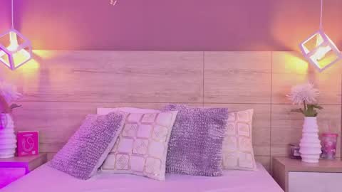 Snapshot of elenagilbert2 chatting on 05.31.26 Elena online show from 05.31.26
