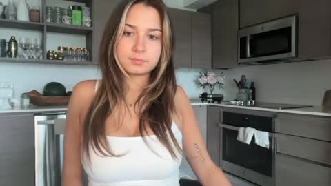 Snapshot of elenahere4u chatting on 05.28.26 Elena online show from 05.28.26