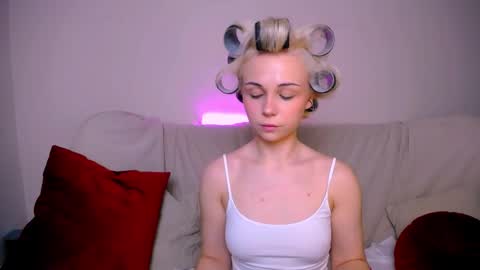 Snapshot of elenamonroe_ chatting on 02.15.26 elenamonroe_ online show from 02.15.26