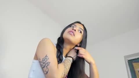 Snapshot of elenna_salvatoree chatting on 02.25.26 Elena online show from 02.25.26