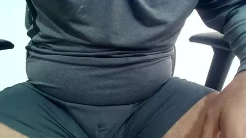 Snapshot of eleroy chatting on 11.03.25 Wife is on the other room online show from 11.03.25